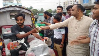 করোনাভাইরাস: পলাশে দরিদ্র মানুষের মধ্যে মাস্ক ও লিকুইড সাবান বিতরণ করোনাভাইরাস: পলাশে দরিদ্র মানুষের মধ্যে মাস্ক ও লিকুইড সাবান বিতরণ