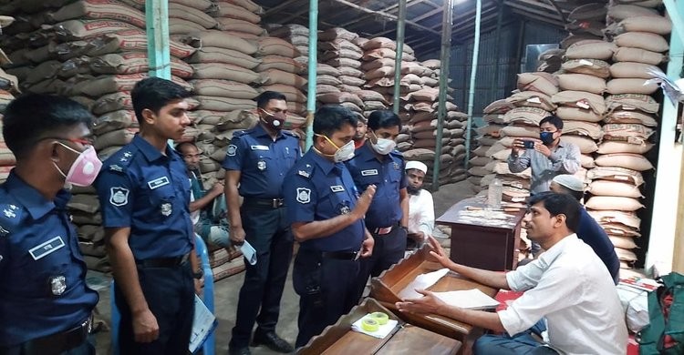 করোনাভাইরাস: নরসিংদী জেলা পুলিশের উদ্যোগে দ্রব্যমূল্য স্থিতিশীল রাখা ও জনসচেতনতামূলক কার্যক্রম অব্যাহত করোনাভাইরাস: নরসিংদী জেলা পুলিশের উদ্যোগে দ্রব্যমূল্য স্থিতিশীল রাখা ও জনসচেতনতামূলক কার্যক্রম অব্যাহত