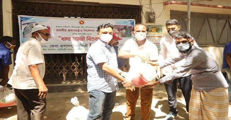নরসিংদীর সকল উপজেলায় খাদ্যসামগ্রী বিতরণ অব্যাহত নরসিংদীর সকল উপজেলায় খাদ্যসামগ্রী বিতরণ অব্যাহত