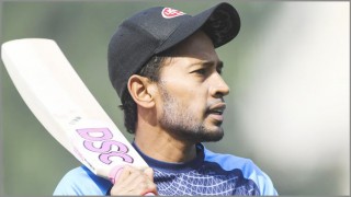 ভুয়া বিডিংয়ের জন্য বন্ধই হয়ে গেল মুশফিকের ব্যাটের নিলাম!