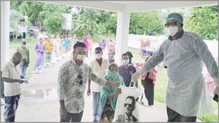 জিনারদীতে এমপির পক্ষ থেকে দ্বিতীয় দফায় ১২ শত পরিবারে ত্রাণ সহায়তা প্রদান