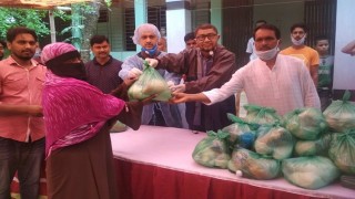 মনোহরদীতে বিএনপি নেতার উদ্যোগে খাদ্যসামগ্রী বিতরণ