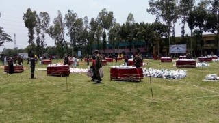 রায়পুরায় সেনাবাহিনীর সম্প্রীতির বাজারে বিনামূল্যে খাদ্যসহায়তা