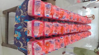 নরসিংদীতে করোনা আক্রান্ত অসচ্ছল ব্যক্তিদের বাড়ীতে ঈদের খাবার দিলো পুলিশ