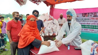 রায়পুরায় যুবলীগ নেতার উদ্যোগে ঈদসামগ্রী বিতরণ