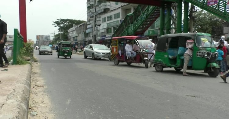 ঢাকা-সিলেট মহাসড়কে ঢাকামুখী মানুষের ভীড় ঢাকা-সিলেট মহাসড়কে ঢাকামুখী মানুষের ভীড়