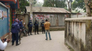 শাহজাদপুরে সন্দেহজনক জঙ্গি আস্তানা থেকে চারজন আটক শাহজাদপুরে সন্দেহজনক জঙ্গি আস্তানা থেকে চারজন আটক