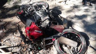 ট্রাক চাপায় প্রেমিক-প্রেমিকাসহ তিন মোটরসাইকেল আরোহী নিহত ট্রাক চাপায় প্রেমিক-প্রেমিকাসহ তিন মোটরসাইকেল আরোহী নিহত