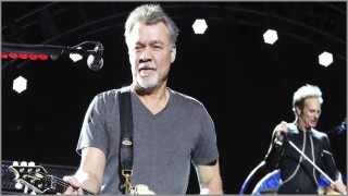 মারা গেলেন বিশ্বখ্যাত রক গিটারিস্ট ভ্যান হ্যালেন মারা গেলেন বিশ্বখ্যাত রক গিটারিস্ট ভ্যান হ্যালেন