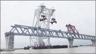 পদ্মা নেতুতে ৩৫ তম স্প্যান বসানোর মধ্য দিয়ে দৃশ্যমান হলো সোয়া ৫ হাজার মিটার পদ্মা নেতুতে ৩৫ তম স্প্যান বসানোর মধ্য দিয়ে দৃশ্যমান হলো সোয়া ৫ হাজার মিটার