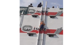 নরসিংদীতে লেখাপড়ার ভয়ে ৫তলা থেকে পাইপ বেয়ে নামতে গিয়ে আটকে গেল মাদ্রাসা ছাত্র