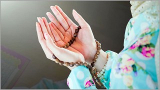 রোগী দেখতে গিয়ে গুরুত্বপূর্ণ ও ফজিলতপূর্ণ যে দুটি দোয়া পড়বেন