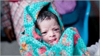 নবজাতকের কানে আজান-ইকামত বয়ে আনে কল্যাণ ও উপকারিতা