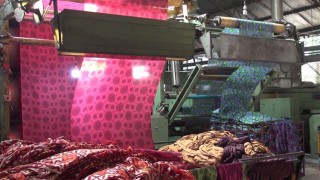 করোনার ধাক্কা কাটিয়ে ঘুরে দাড়াচ্ছে নরসিংদীর দেশিয় বস্ত্রশিল্প