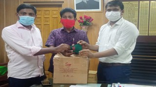 শিবপুরে প্রেসক্লাবে সাংবাদিকদের জন্য মাস্ক দিলেন ইউএনও