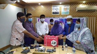 শিবপুরে বঙ্গমাতার জন্মদিনে সেলাই মেশিন বিতরণ