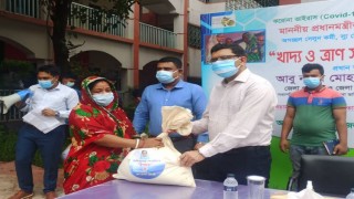 নরসিংদীতে অসচ্ছল মানুষের মধ্যে ত্রাণ সামগ্রী বিতরণ