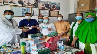 নরসিংদী করোনা হাসপাতালে চিকিৎসা সামগ্রী দিলেন পৌর মেয়র