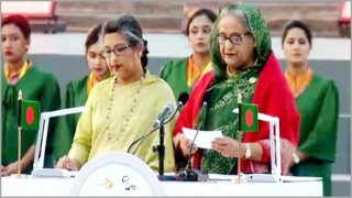 উন্নত, সমৃদ্ধ ও অসাম্প্রদায়িক চেতনার সোনার বাংলা গড়তে শপথ করালেন প্রধানমন্ত্রী উন্নত, সমৃদ্ধ ও অসাম্প্রদায়িক চেতনার সোনার বাংলা গড়তে শপথ করালেন প্রধানমন্ত্রী