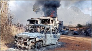 মিয়ানমার সামরিক বাহিনীর গুলিতে নারী শিশুসহ নিহত ৩০