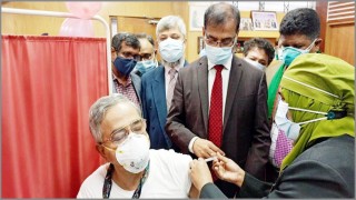 সস্ত্রীক করোনার টিকা নিলেন প্রধান বিচারপতি সৈয়দ মাহমুদ হোসেন সস্ত্রীক করোনার টিকা নিলেন প্রধান বিচারপতি সৈয়দ মাহমুদ হোসেন