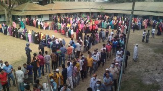 নরসিংদী পৌরসভার স্থগিত ৪ কেন্দ্রে শান্তিপূর্ণ পরিবেশে ভোটগ্রহণ চলছে