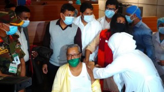 করোনাভাইরাসের টিকা নেয়ার পর সবাইকে টিকা নেয়ার আহ্বান সিইসির করোনাভাইরাসের টিকা নেয়ার পর সবাইকে টিকা নেয়ার আহ্বান সিইসির