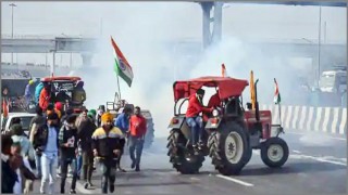 প্রজাতন্ত্র দিবসে দিল্লিতে বিক্ষোভরত কৃষকদের সঙ্গে পুলিশের সংঘর্ষ, নিহত ১