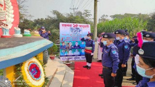 শিবপুরে সড়ক দুর্ঘটনায় নিহত ১০ পুলিশ সদস্যের প্রতি জেলা পুলিশের শ্রদ্ধা নিবেদন