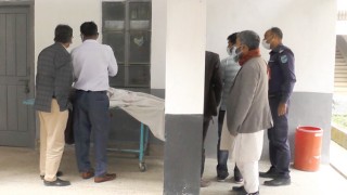 পলাশে হাসপাতালে নারীর মরদেহ রেখে পালালো স্বজনরা