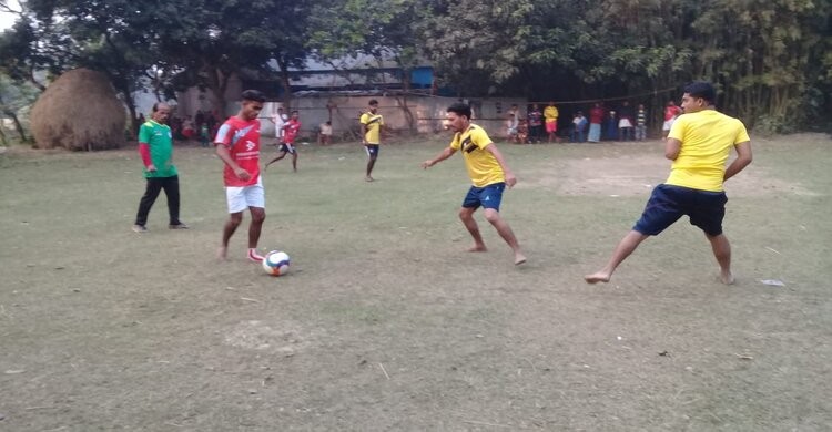 শিবপুরে ফুটবল টুর্নামেন্টের ফাইনাল খেলা অনুষ্ঠিত শিবপুরে ফুটবল টুর্নামেন্টের ফাইনাল খেলা অনুষ্ঠিত