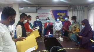 পলাশে নবনির্বাচিত ইউপি চেয়ারম্যান ও মেম্বারদের শপথ গ্রহণ পলাশে নবনির্বাচিত ইউপি চেয়ারম্যান ও মেম্বারদের শপথ গ্রহণ