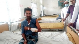 পলাশে জমিসংক্রান্ত বিরোধে নারীসহ ৩ জনকে কুপিয়ে জখম