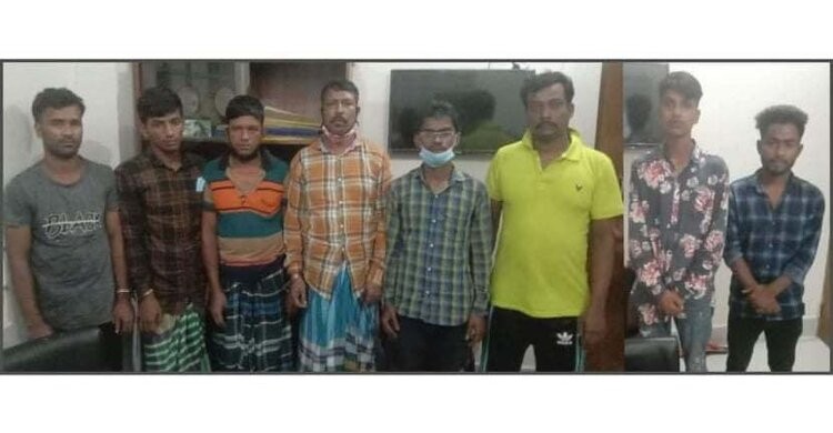 নরসিংদীতে ডাকাতির প্রস্তুতিকালে অস্ত্রসহ ৮ জন গ্রেপ্তার নরসিংদীতে ডাকাতির প্রস্তুতিকালে অস্ত্রসহ ৮ জন গ্রেপ্তার