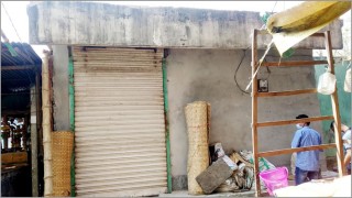 ঘোড়াশালে যুবলীগ নেতার বিরুদ্ধে গণশৌচাগার দখল করে গোডাউন দেয়ার অভিযোগ