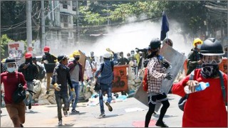 মিয়ানমারে পুলিশের গুলিতে আরও দুই বিক্ষোভকারী নিহত