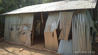 বেলাবতে প্রতিপক্ষের হামলায় বাড়িঘর ভাংচুর ও লুটপাট বেলাবতে প্রতিপক্ষের হামলায় বাড়িঘর ভাংচুর ও লুটপাট