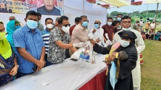 ঘোড়াশালে পৌর মেয়রের উদ্যোগে ৫ হাজার মানুষের মধ্যে ঈদ সামগ্রী বিতরণ ঘোড়াশালে পৌর মেয়রের উদ্যোগে ৫ হাজার মানুষের মধ্যে ঈদ সামগ্রী বিতরণ