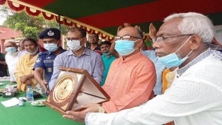 বেলাবতে খেলাধুলার জন্য মিনি স্টেডিয়াম তৈরি করা হবে: শিল্পমন্ত্রী বেলাবতে খেলাধুলার জন্য মিনি স্টেডিয়াম তৈরি করা হবে: শিল্পমন্ত্রী