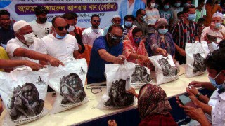 পলাশে ২৫ হাজার হতদরিদ্র মানুষের মাঝে ঈদ সামগ্রী বিতরণ পলাশে ২৫ হাজার হতদরিদ্র মানুষের মাঝে ঈদ সামগ্রী বিতরণ