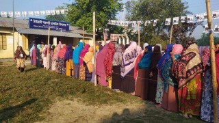 নরসিংদীতে উৎসবমুখর ভোটে বিচ্ছিন্ন সংঘর্ষের ঘটনায় আহত ৬০