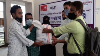 রায়পুরায় ক্ষতিগ্রস্ত অভিবাসী কর্মীদের মাঝে খাদ্যসামগ্রী বিতরণ