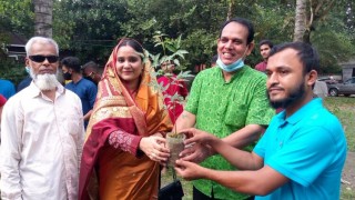 নরসিংদীতে গাছের চারা বিতরণ কার্যক্রমের উদ্বোধন