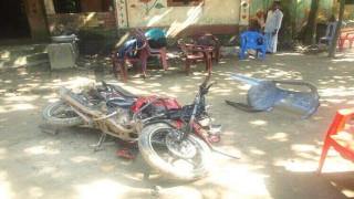 গাঁজা সেবনে বাধা দেওয়ায় ইউপি সদস্যের বাড়ি ভাংচুরের অভিযোগ