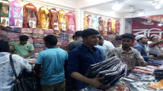 ঈদকে ঘিরে পাইকারী ক্রেতার ভীড়ে মুখর শেখেরচর-বাবুরহাট