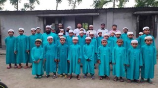 ঈদের রঙিন পাঞ্জাবি পেয়ে মহাখুশি এতিম ছাত্ররা