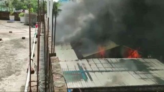 নরসিংদীতে আগুনে পুড়লো সুতার গোডাউন