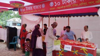 পলাশে ১০ টাকায় দেয়া হলো ঈদ বাজার