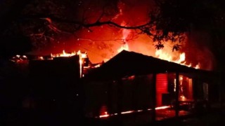 ঘোড়াশালে আগুনে পুড়লো ৪ দোকান, ৮ লাখ টাকার ক্ষয়ক্ষতি ঘোড়াশালে আগুনে পুড়লো ৪ দোকান, ৮ লাখ টাকার ক্ষয়ক্ষতি