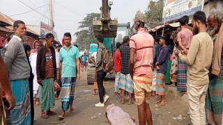 পলাশের ডাঙ্গায় সড়ক পারাপারের সময় ভেকুর চাপায় শ্রমিক নিহত পলাশের ডাঙ্গায় সড়ক পারাপারের সময় ভেকুর চাপায় শ্রমিক নিহত